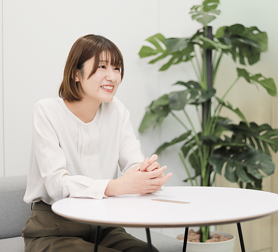 インタビューを受けるS.Kさん