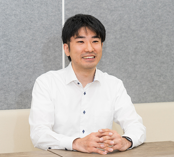 インタビューを受けるT.Nさん