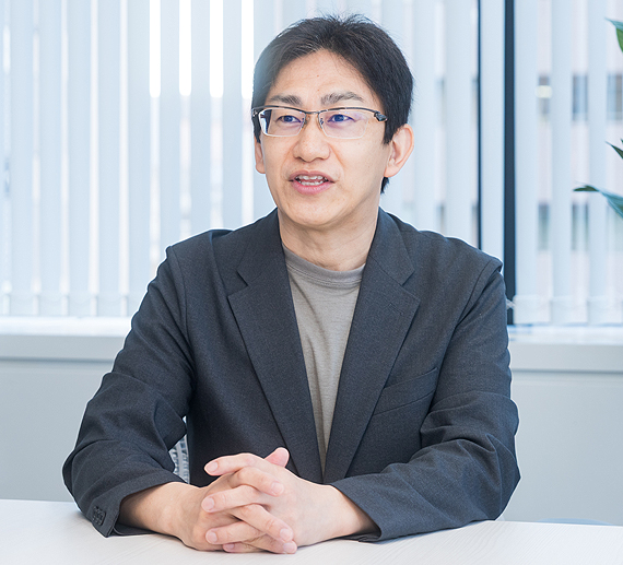 インタビューを受けるK.Mさん